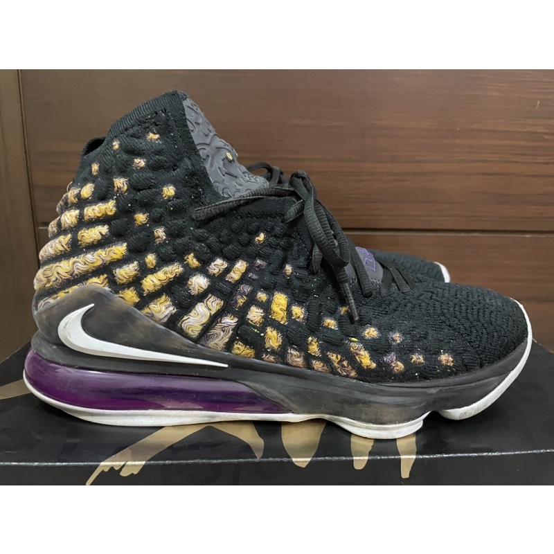 NIKE LEBRON 17