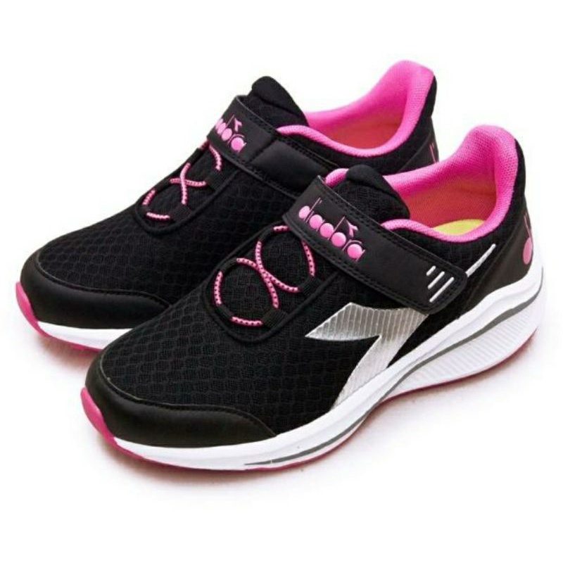 【DIADORA】女童 寬楦慢跑鞋 原力釋放系列(黑桃銀 da 1019)