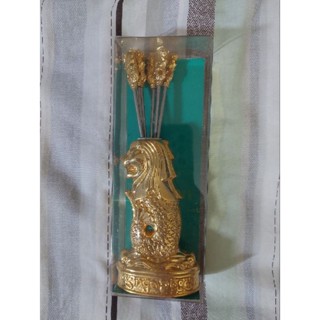 全新 新加坡帶回 Merlion 金色 魚尾獅 紀念品 水果叉 小叉子