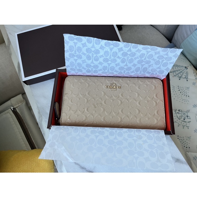 ［二手］coach專櫃購入壓印c logo奶茶色裸色漆皮拉鍊fv5480500長夾皮夾