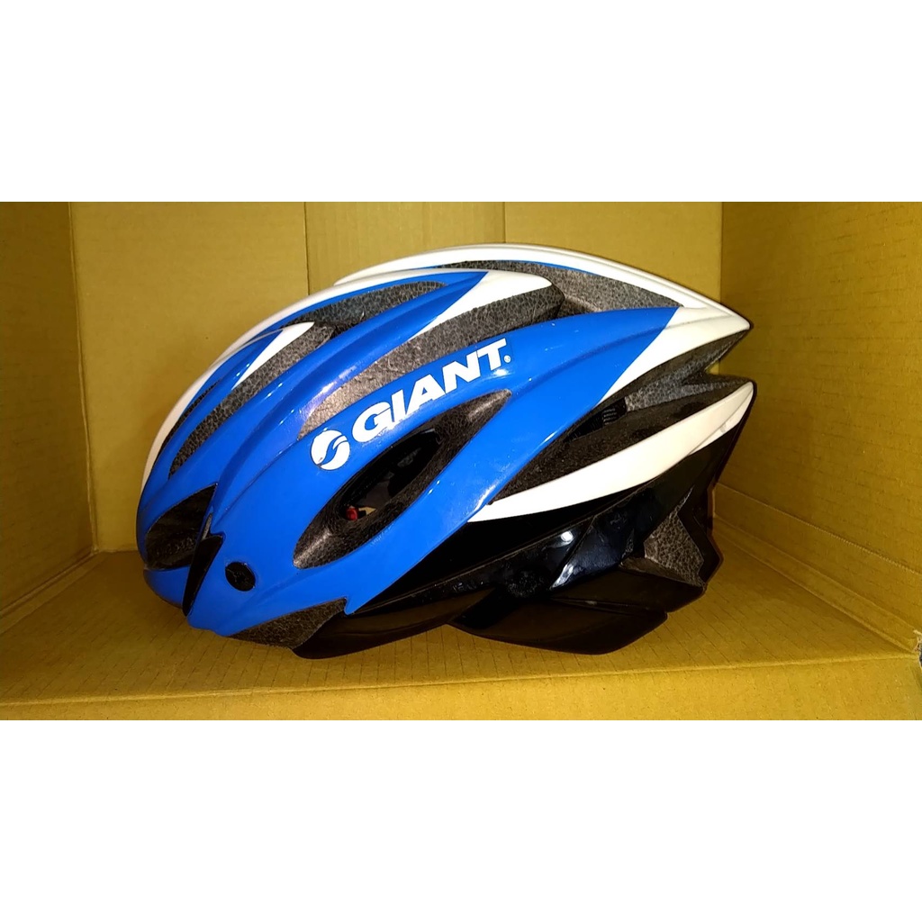 輕量級自行車安全帽 (公路車登山車小折環法自行車破風手) GIANT款捷安特頭盔從沒出勤過    輕量級，整理倉庫時找到