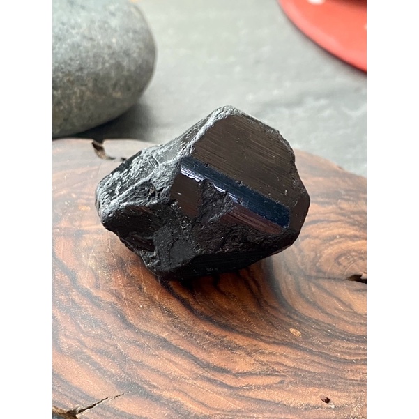 黑碧璽原礦-B12  (黑色電氣石)