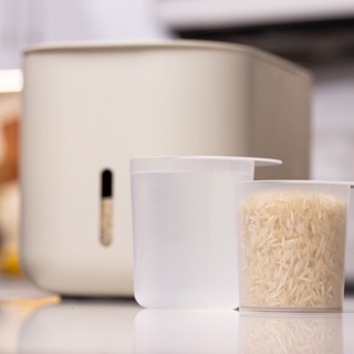 【加拿大ZUUTii】 按壓式防潮儲米箱-共2色《泡泡生活》收納 保存 保鮮 米桶 居家