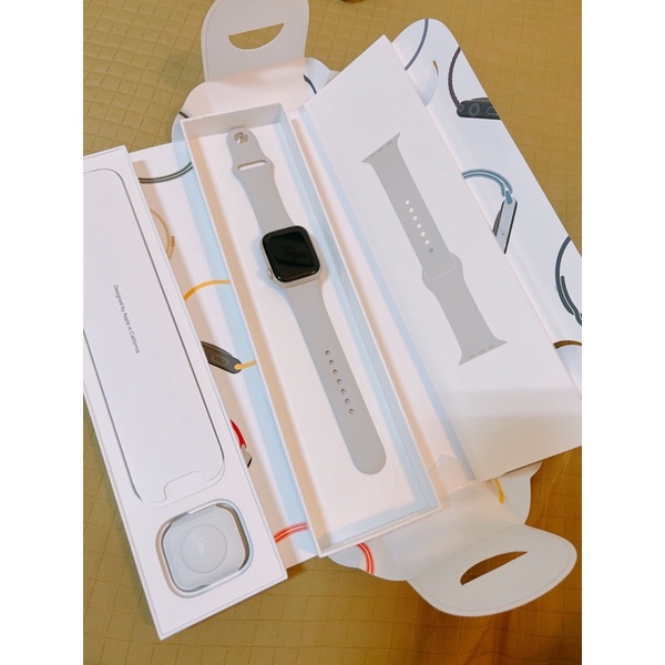 Apple Watch S7  GPS 41mm 星光鋁運動錶帶 ➕送金屬錶帶*2 /保護殼*1  （二手 / 9成新）