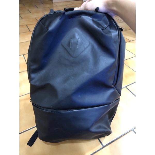 [二手,長年使用] The North Face 北臉 後背包 黑色背包 型號 NF0A2ZFB 外層皮件脫落 內部正常