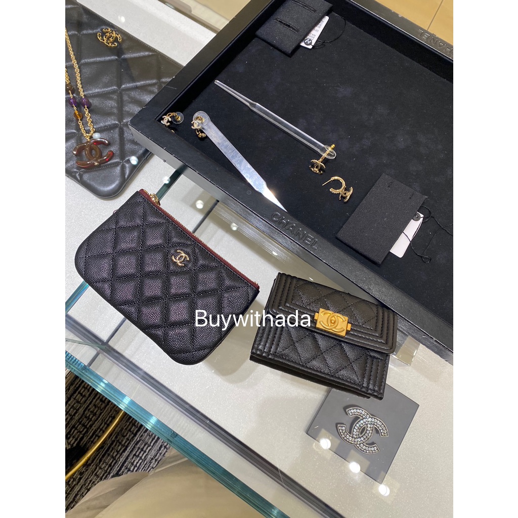 Boy Chanel mini 短夾 黑色金釦 $3xxxx  Chanel ㄧ字錢包黑荔枝淡金釦$2xxxx