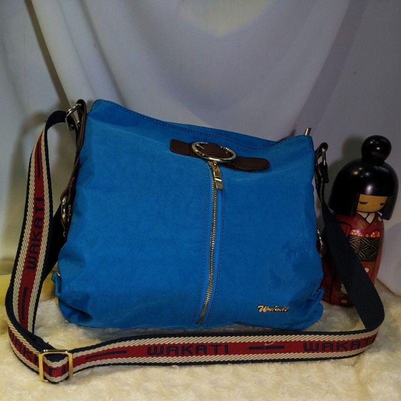 品牌 瓦卡蒂wakati 斜背包手提包-天空藍防潑水好整理耐用包高磅數多隔層小包大容量顏色鮮豔繽紛 俏皮可愛百搭時尚