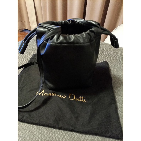 Massimo Dutti小羊皮黑色小水桶包
