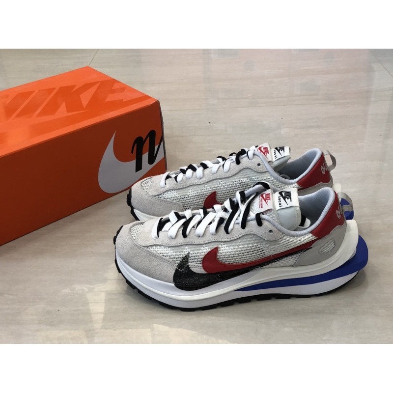 實圖拍攝 Sacai x Nike vaporwaffle 白紅藍 結構 解構鞋 灰色 聯名 跑鞋 CV1363-100