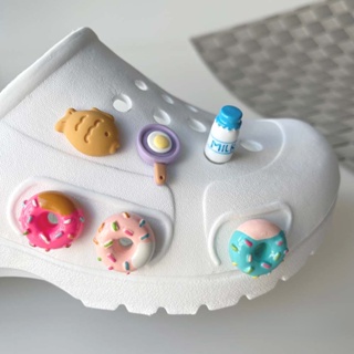 [迷人的裝飾]牛奶甜點系列（雞蛋煎鍋/牛奶/藍色甜甜圈）Crocs Jibbitz洞洞鞋配飾花園鞋花手機殼首飾配件材料