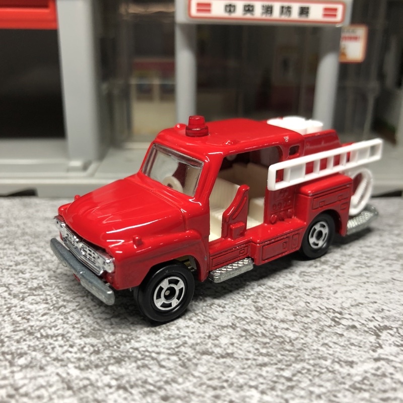 tomica 68 Isuzu fire engine 日本製