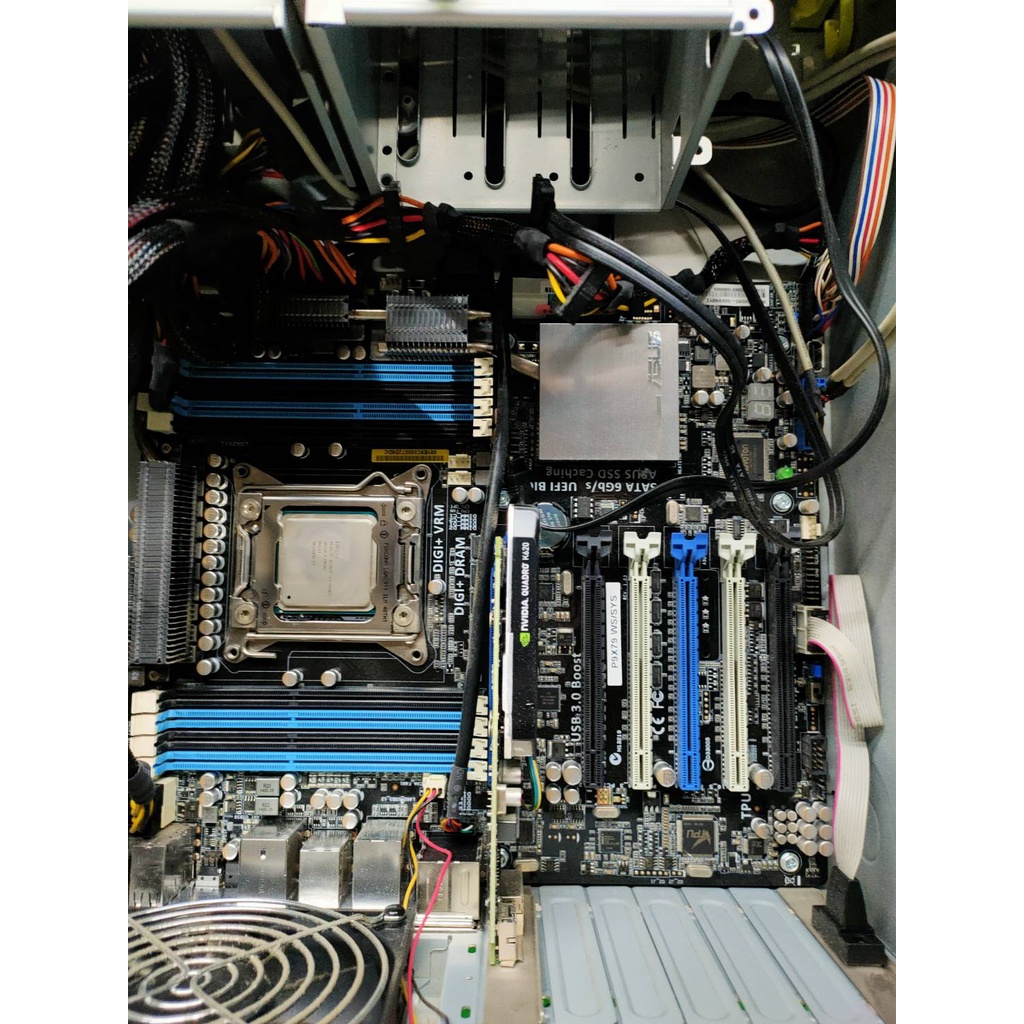 元氣本舖二手華碩 ASUS P9X79 WS/SYS工作站主機板(含ES-1620V2 CPU) 保1個月