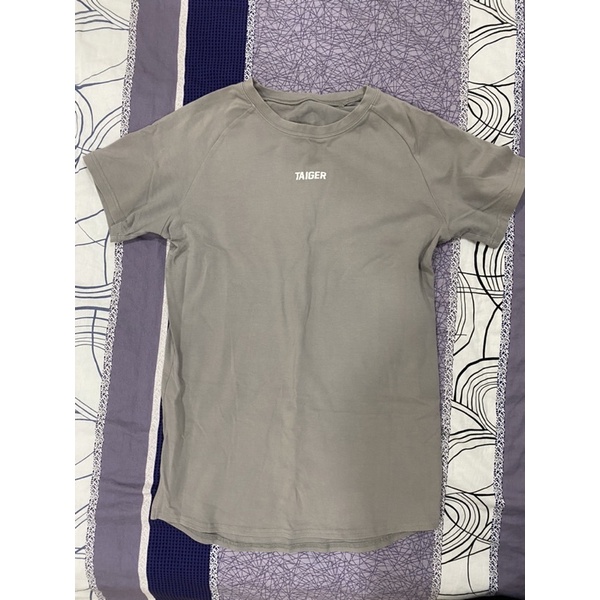 TAIGER 健身服飾 運動上衣 二手