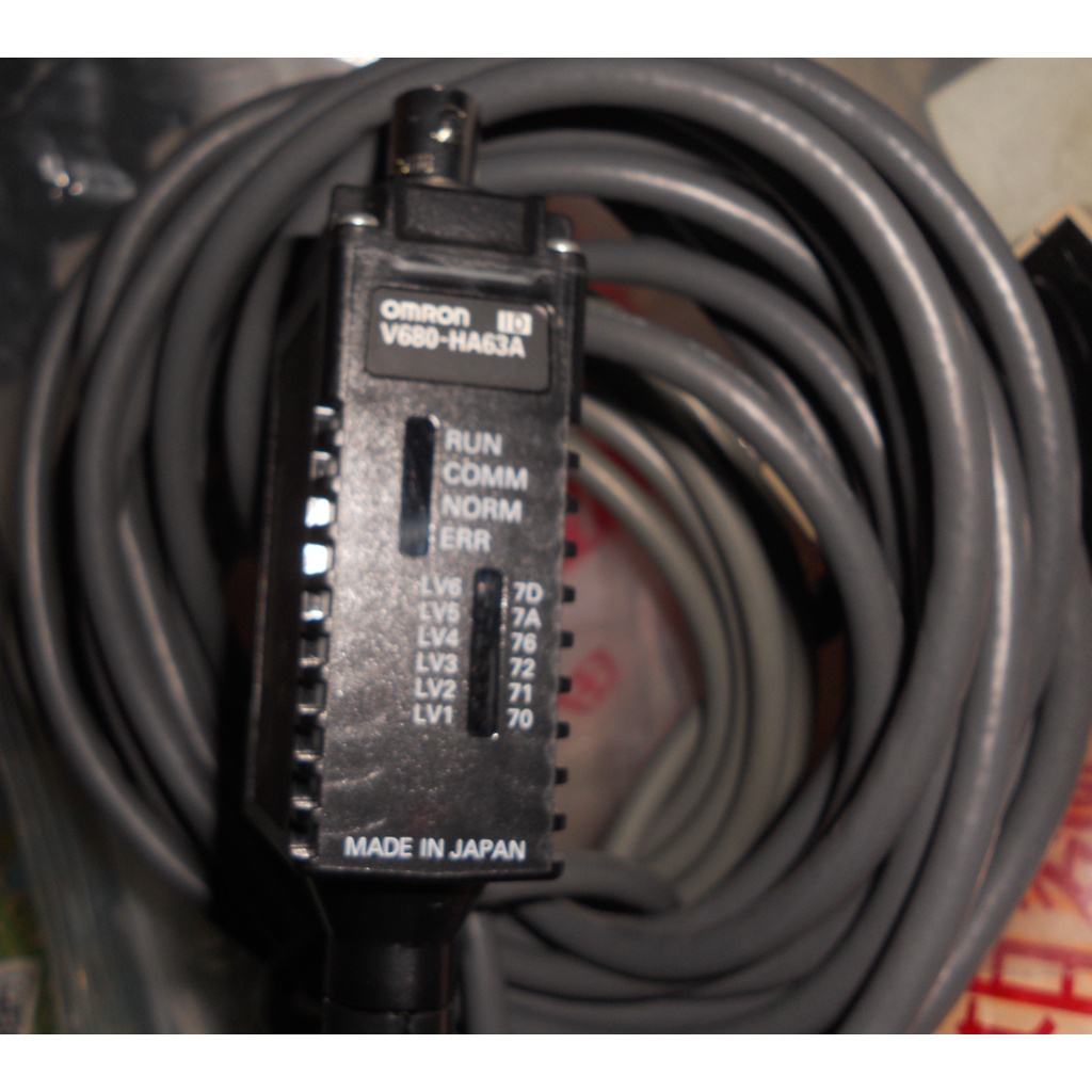 OMRON  歐姆龍 V680-HA63A 5M 放大器 V680-HS63-W 2M 方型 標準電纜、防水接頭 (後)