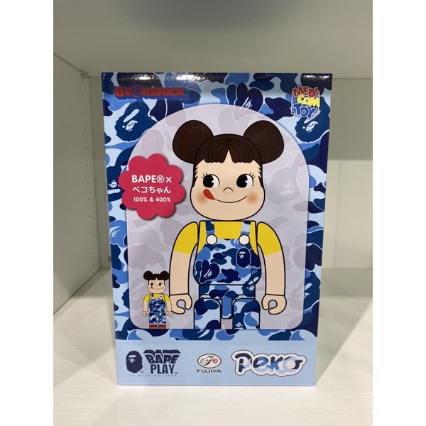 BEETLE BE@RBRICK PEKO 不二家 BAPE 牛奶妹 （ 藍迷彩 ）聯名 庫柏力克熊 100 400%