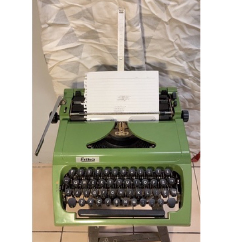 早期少見西德Erika 打字機 摩登年代 青草綠 忍者龜綠 中型 辦公事務傳報用 可正常作動 咖啡廳文具陳列利器