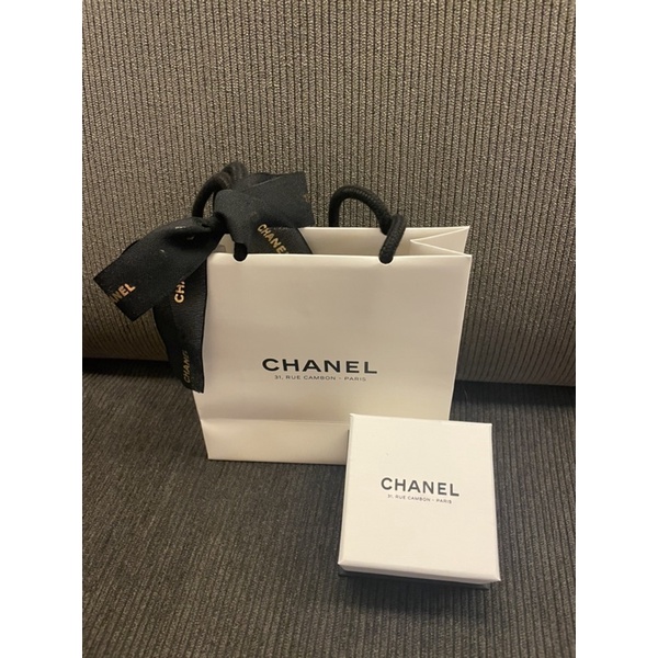 CHANEL正品香奈兒法國專賣店白色包裝💝專用耳環盒