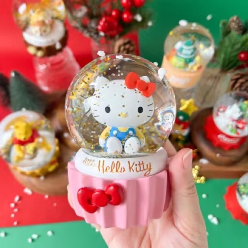 7-11 kitty夢幻聖誕水晶球 hello kitty杯子蛋糕水晶球