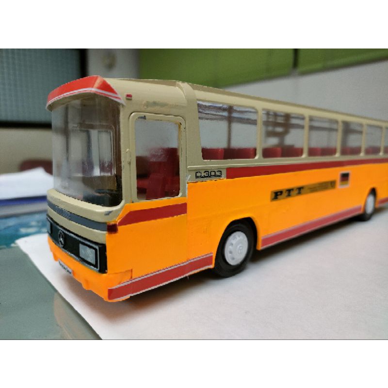 Conrad Benz O303大巴士模型(1:40) 六代目改裝版  麥拉倫橘