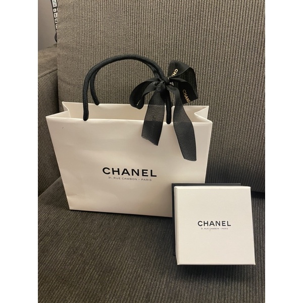 CHANEL正品香奈兒法國專賣店白色包裝💝專用耳環盒