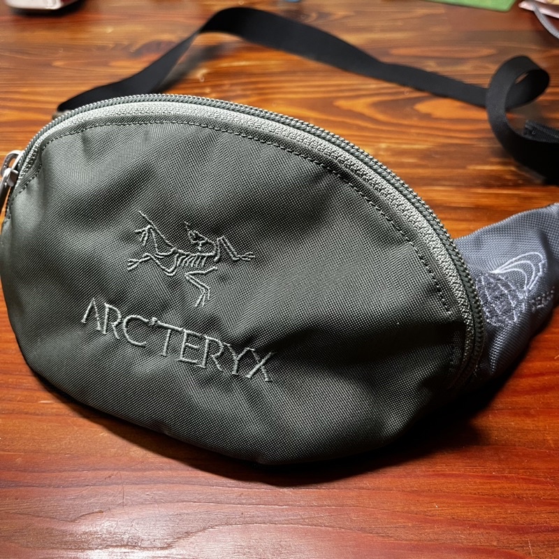 ARC’TERYX × BEAMS / 聯名URBAN FANNY 軍綠 始祖鳥 小包 maka 肩背 側背