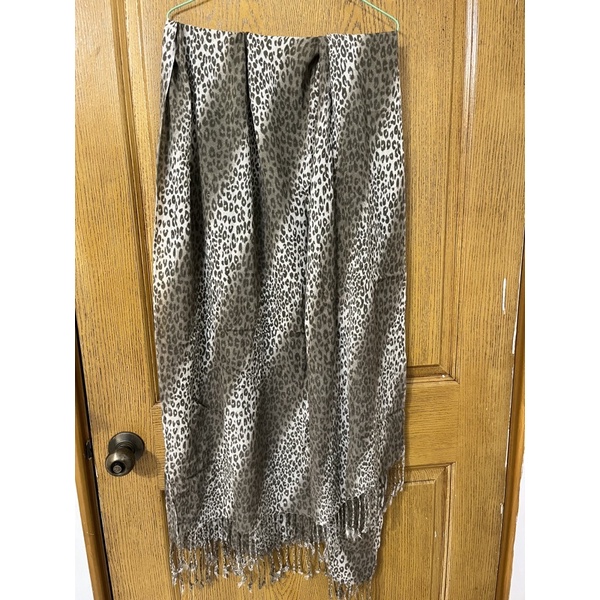 豹紋圍巾披巾約180公分長，寬70公分