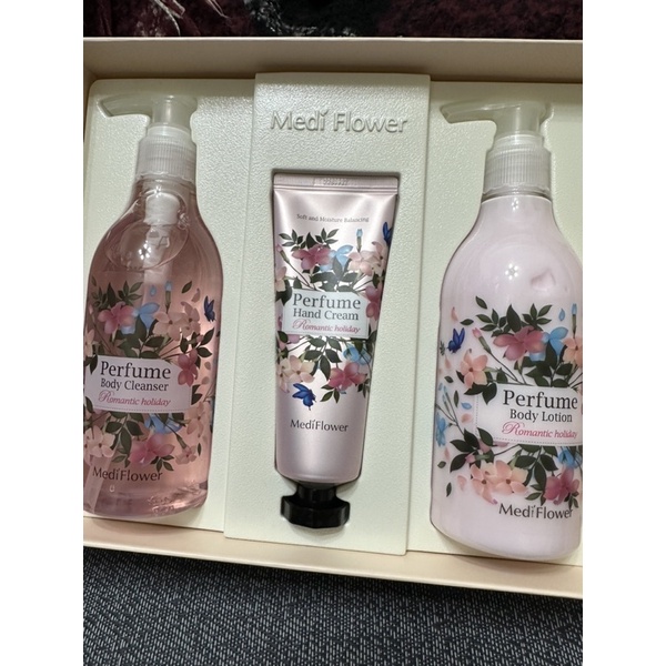 韓國Medi Flower 身體護理香氛禮盒 #浪漫假期 粉盒 (沐浴乳300mL+乳液300mL+護手霜80g)