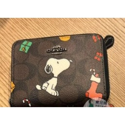 全新台灣現貨 美國購入 Coach peanuts 2022史奴比snoopy防刮 皮革 老花 拉鍊 短夾 真皮 小短夾