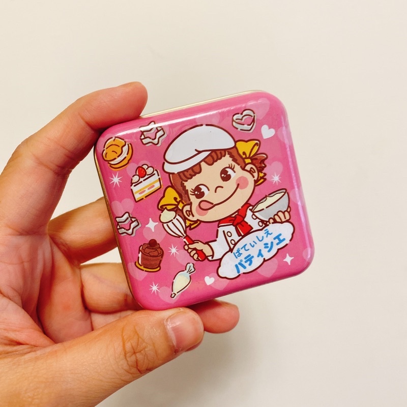 &lt;木木·仕事部屋 Mu Mu Studio&gt; 日本 peko 不二家 鐵盒 職人篇 烘培師 甜點 收納盒 牛奶糖 糖果盒