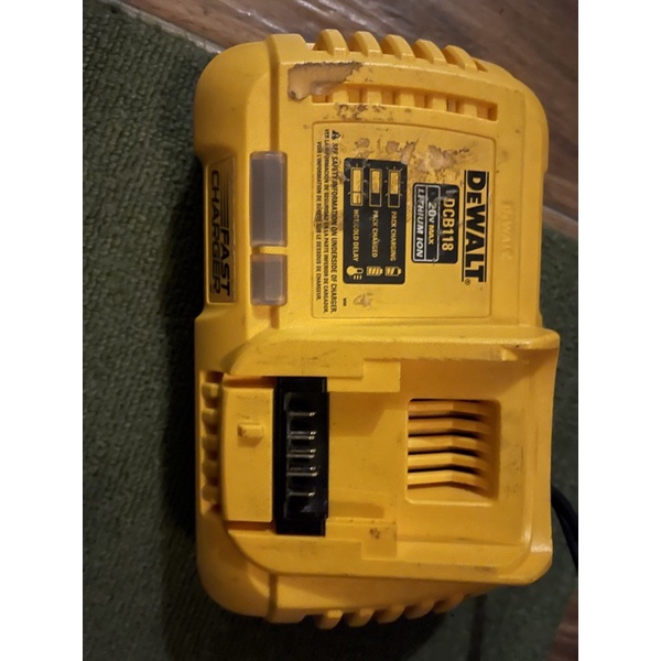 得偉快充 DCB118 dewalt