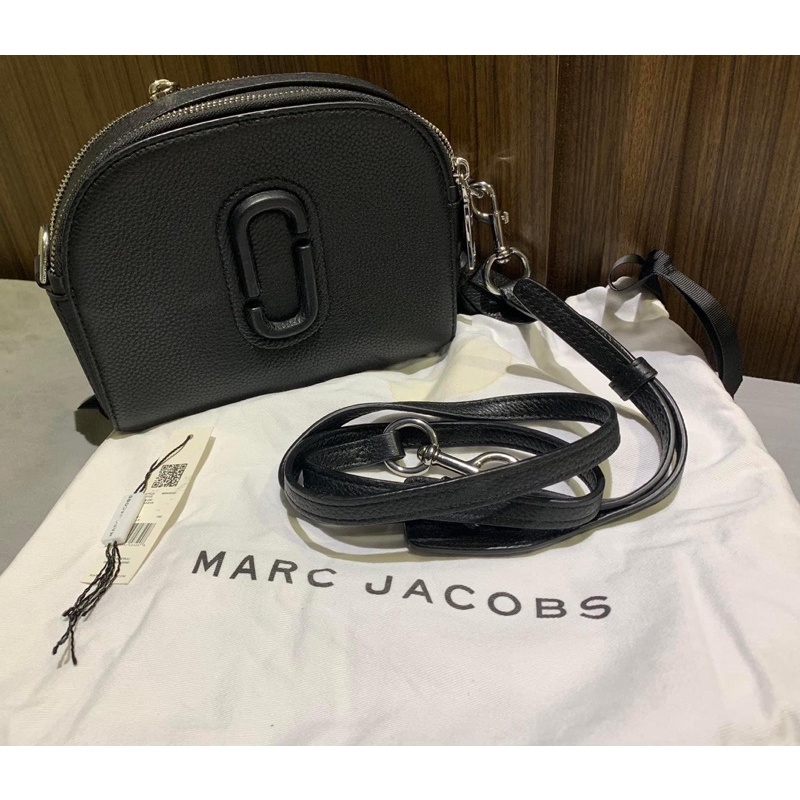 ☆╮HSUAN@蝦貨╭☆保證Marc Jacobs正品 黑色MJ 立體logo 皮革流蘇 相機包 半月包(高雄面交）