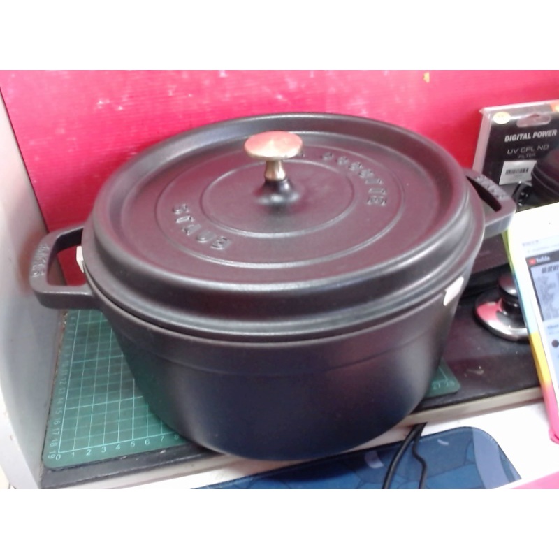 法國 Staub 黑色 26cm 5.2L La Cocotte 圓形鑄鐵鍋 琺瑯鍋