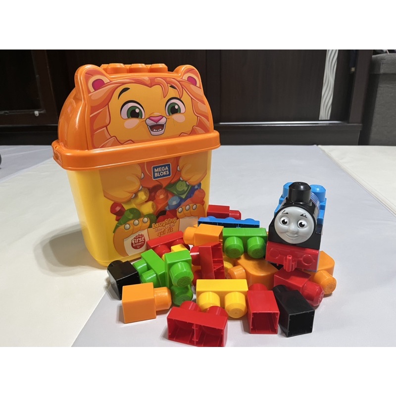 &lt;二手玩具&gt;玩具反斗城 Mega Bloks美高積木造型積木桶 +湯瑪士小火車