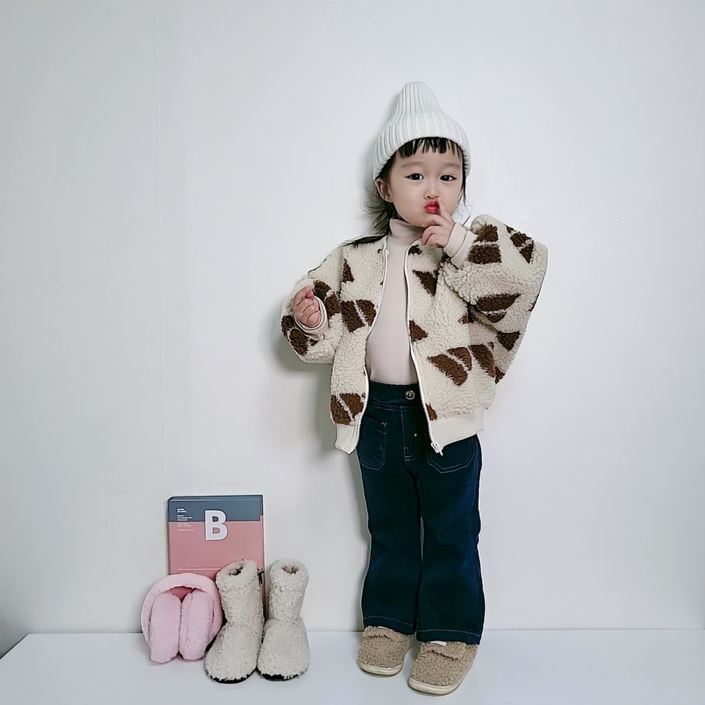 【現貨】韓國童裝 三角巧克力羊羔絨外套｜刷毛外套兒童外套 純棉外套 保暖外套 兒童保暖外套 嬰兒外套 羔羊外套