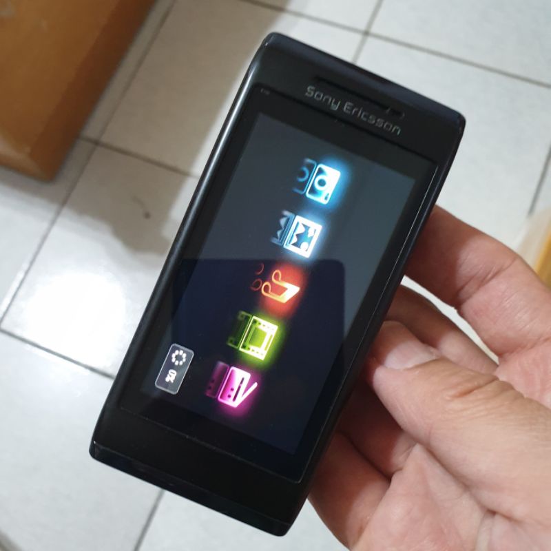出清經典收藏 Sony Ericsson  Aino  U10i  黑色  觸控滑蓋手機  810萬  外觀近全新
