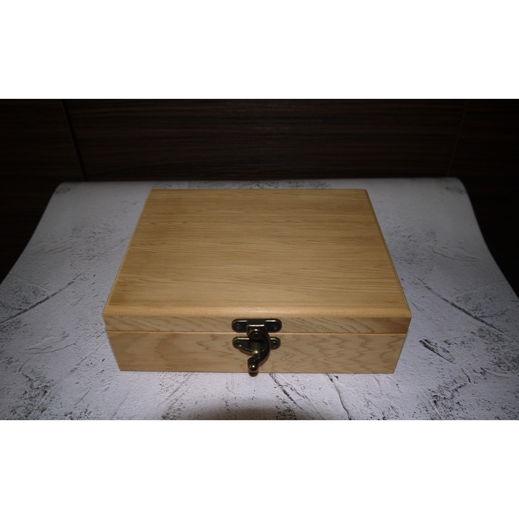 台灣黃檜木收納盒、檜木珠寶盒、檜木盒子、置物箱、禮盒、精油盒、居家擺飾~手工製原木 實木 黃檜木~
