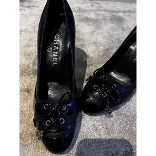 Chanel 高跟漆皮包鞋