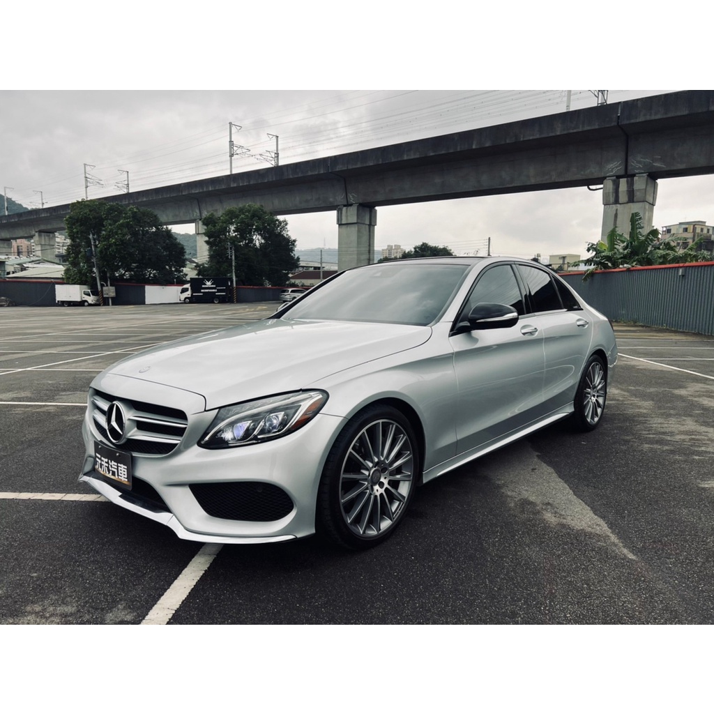 正2015年出廠 W205型 M-Benz C-Class C300 AMG Sedan 2.0 金屬銀 實跑九萬公里