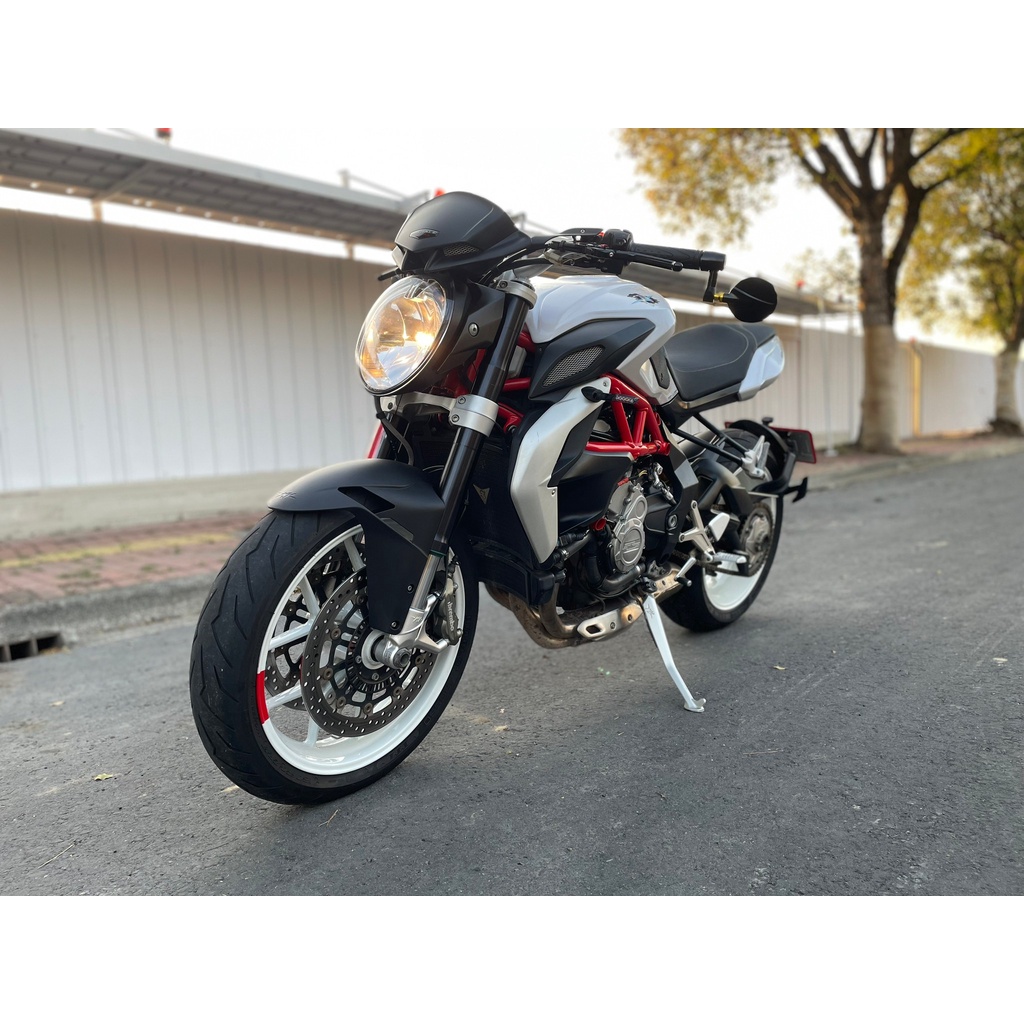 MV AGUSTA BRUTAL 675 配合全額.超額.學生貸款強力過件白牌黃牌紅牌仿賽街車大型重機滿18即可辦理