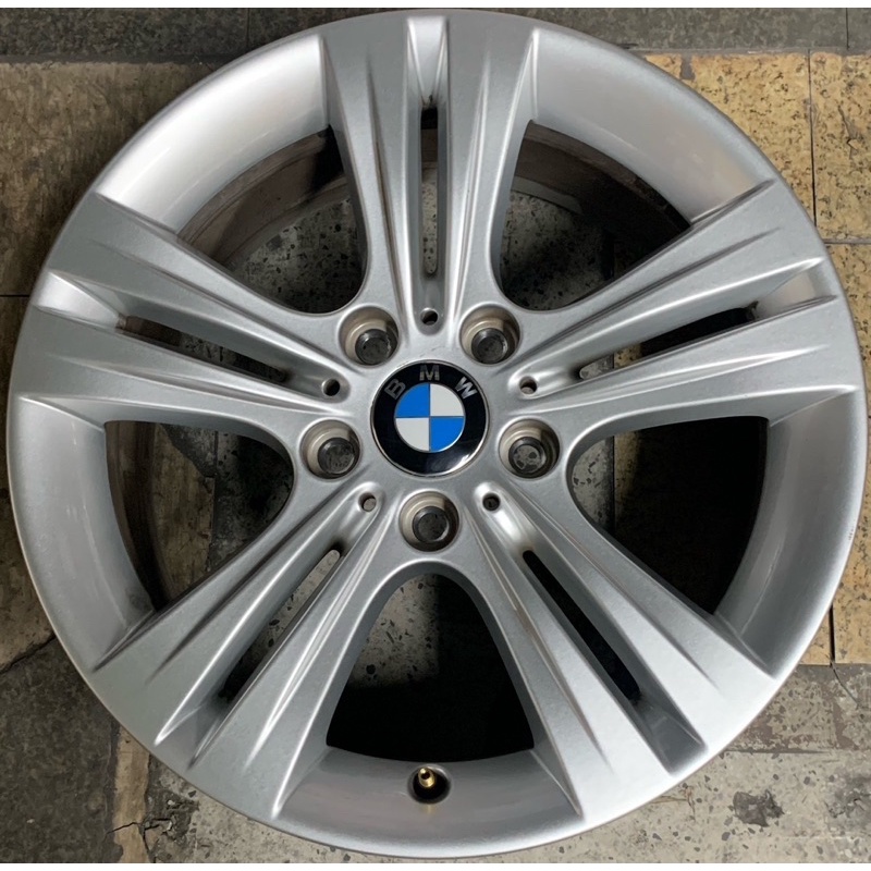 BMW 原廠中古框 約8~9成新 ⚠️有一顆有些許傷痕 ⚠️17吋 7.5J ET37 5孔/120
