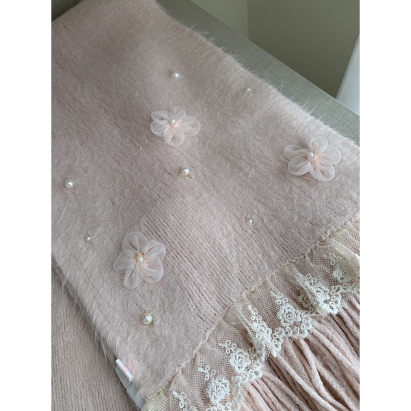 （客訂）日本🇯🇵LIZ  LISA嫩粉 花朵珠珠蕾絲圍巾