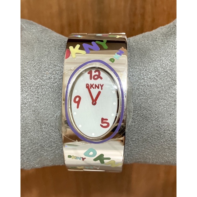 (請閱讀商品描述) DKNY 塗鴉手環式手錶