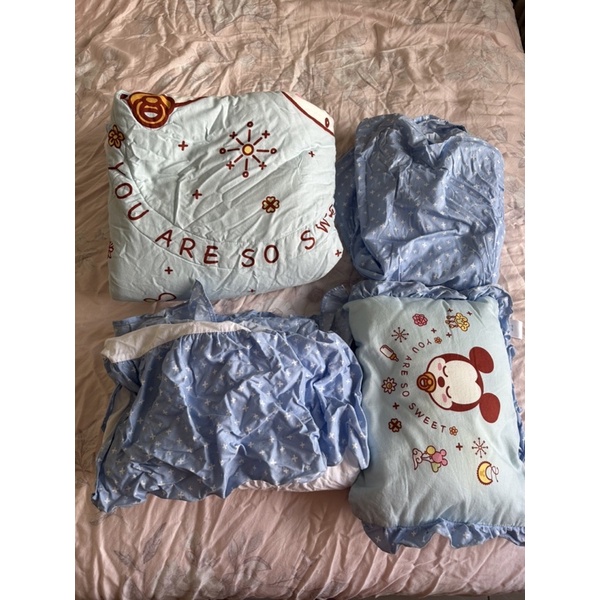 麗嬰房 Disney 嬰兒床床罩、床單、小枕頭、棉被（共4樣）