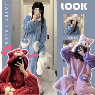 ♥︎爆款超可愛♥︎草莓熊珊瑚絨保暖睡袍/交換禮物/秋冬/加絨加厚/長款/睡裙/可外穿/浴袍/家居服FA249【什麼東西】