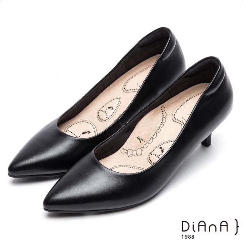 【DIANA】漫步雲端布朗尼美人款--輕彈OL舒適6公分尖頭制鞋(黑)-近全新