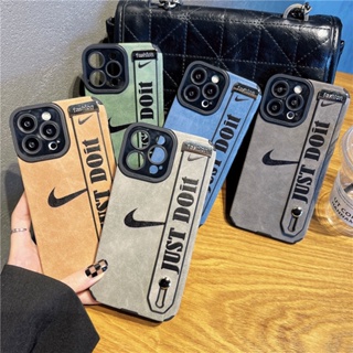 NIKE 歐美 潮牌 支架手機殼 耐克 防摔 絨皮腕帶軟殼 適用 iphone 14 13 12 pro max 14P