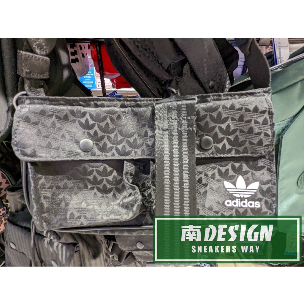 南🔥2022 11月 ADIDAS OG MINI AIRLINER BAG 側背包 迷你 滿版 黑 HK0120