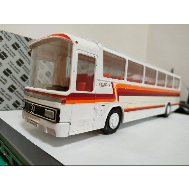 Conrad Benz O303巴士模型(1:40) 一代目改裝版  藍寶堅尼白
