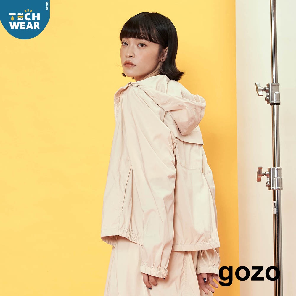 【gozo】➤防潑水吸濕排汗機能外套(淺卡其_F)｜女裝 顯瘦 休閒