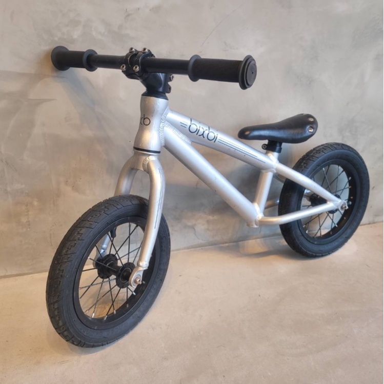 [ 二手 ] Bixbi 12吋 兒童滑步車/學步車 (無原廠外盒，些微刮痕/掉漆而已，無缺零件/設備)